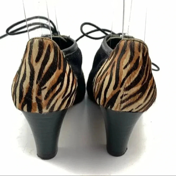 Vaneli ankle booties size 5 tiger print calf hair - Picture 3 of 10
